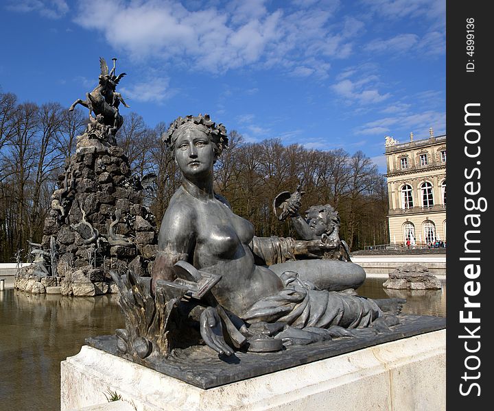 Sculptures and a fountain at Herrenchiemsee .