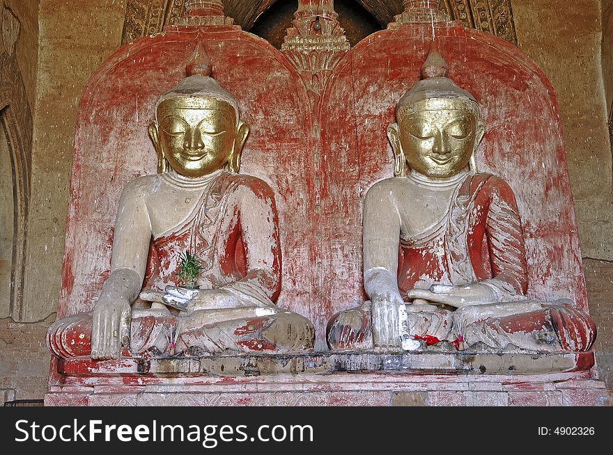 Myanmar, Bagan: Statue in Dhammayangyi Temple