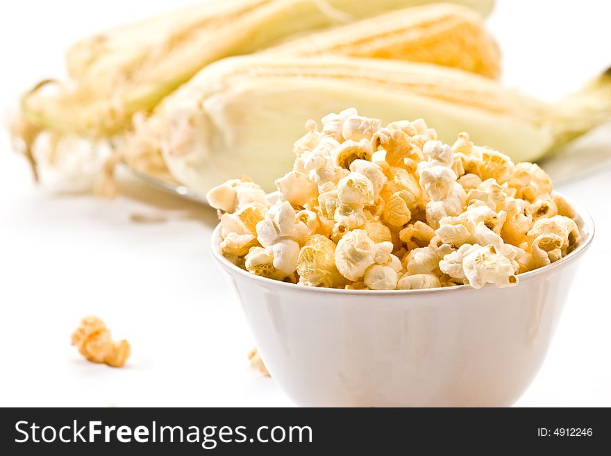 Food series: macro picture of popcorn on the bowl