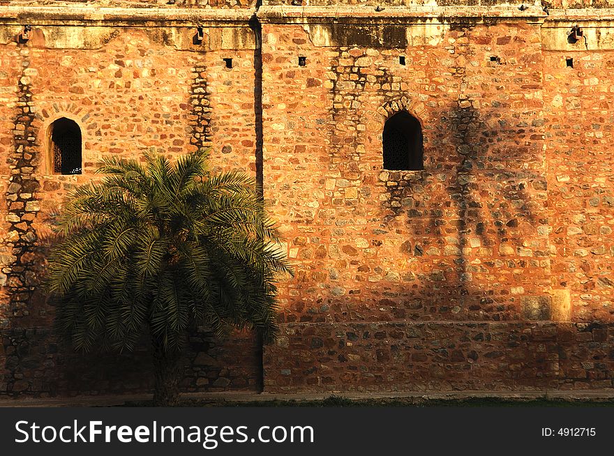 India, Delhi: Humayun tomb; this complex in mughal style date from the 16th century; is listed as a world heritage site; the image is a close-up of a wall inside de complex