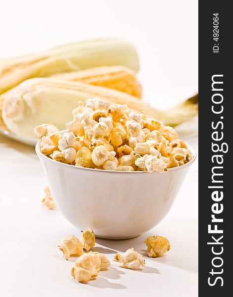 Food series: macro picture of popcorn on the bowl