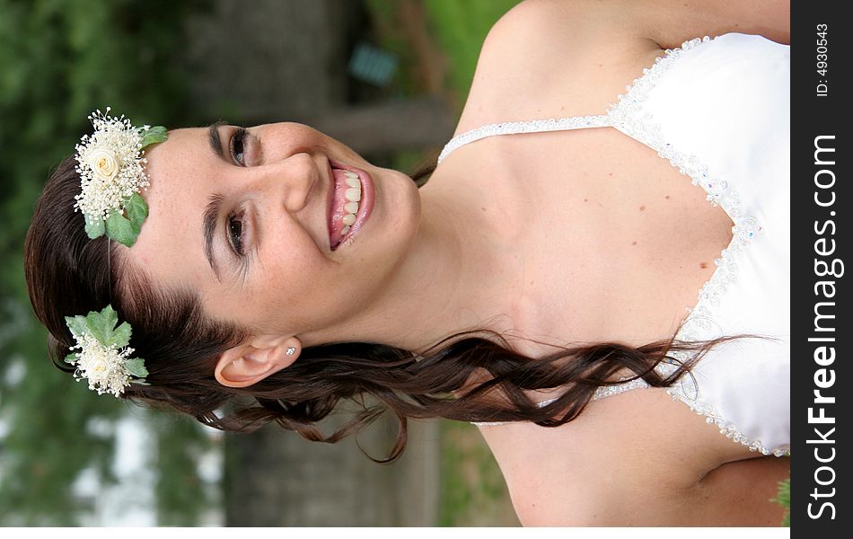 Beautiful bride posing in the wedding day