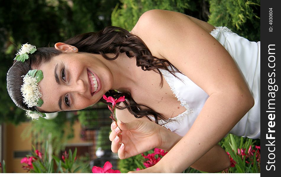 Beautiful bride posing in the wedding day