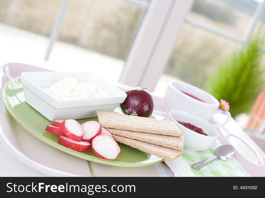 Cottage cheese, radish, red onion and crack bread / healthy breakfast