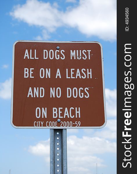 All dogs must be on a leash and no dogs on beach sign. All dogs must be on a leash and no dogs on beach sign