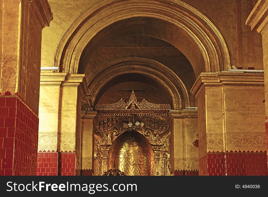 Myanmar, Mandalay: Mahamuni Pagoda