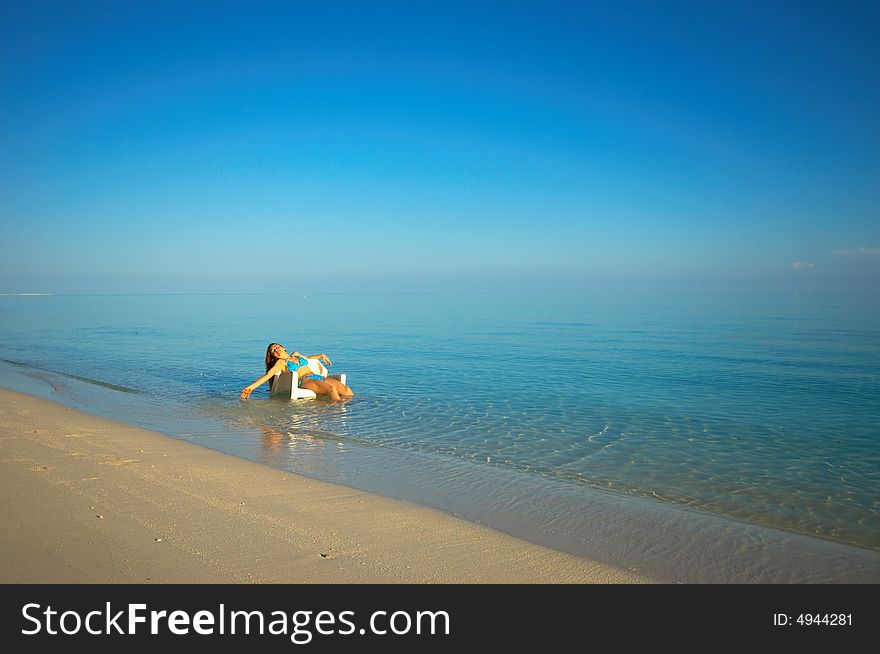 Woman enjoyng tranquility in the ocean