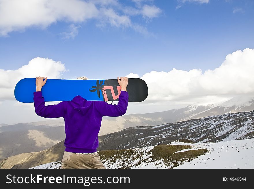 Snowboarder observing his new challenge