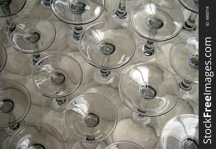 Aligned Glasses Bottoms