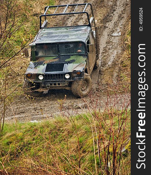 Hummer  in an Offroad Race