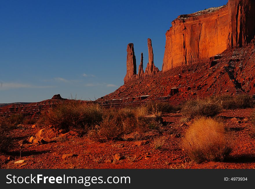 Great background Image of the three sisters in Monument Valley