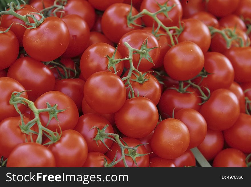 Tomatoes are on the market particularly fresh and tasty