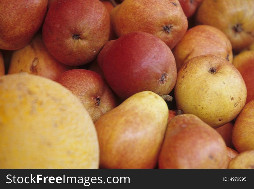 Pears are on the market particularly fresh and tasty