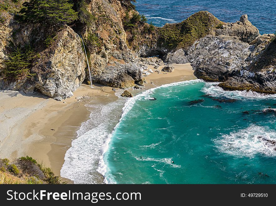 Beach and McWay Falls, Big Sur, California Пометка редактора: