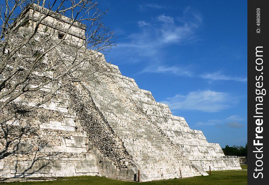 Pyramid of Chichen Itza