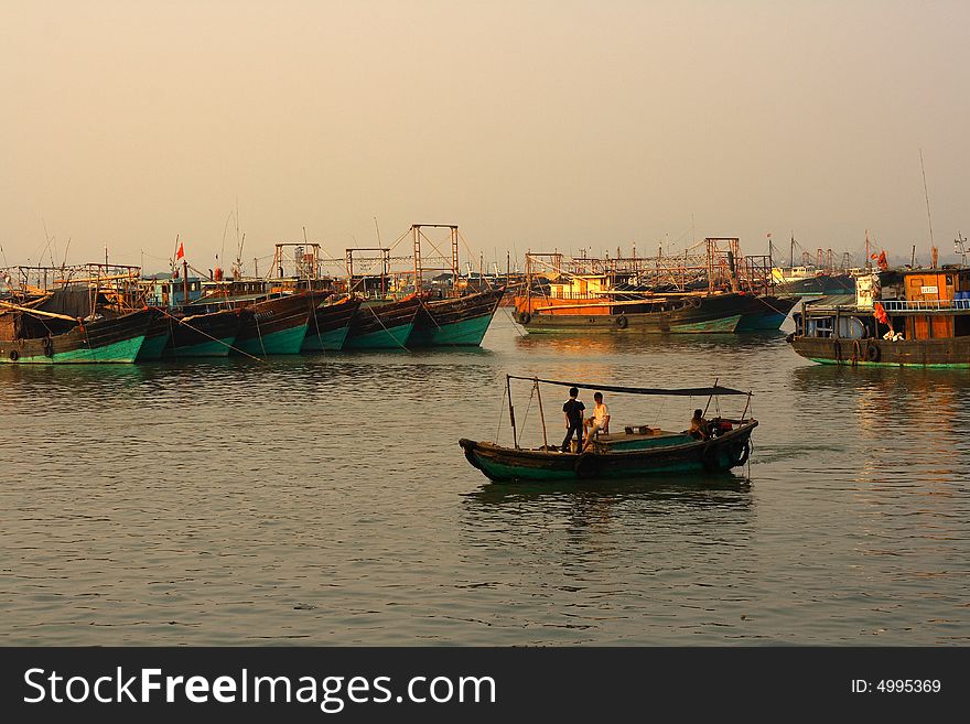 The fishing boat anchors in the wharf