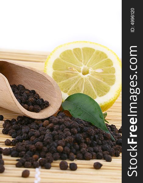 Closeup peppercorns in wooden and white backgrund