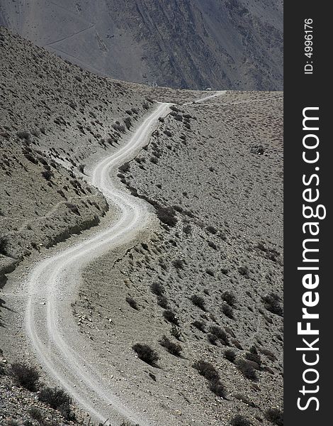 Winding dirt track on Annapuran circuit