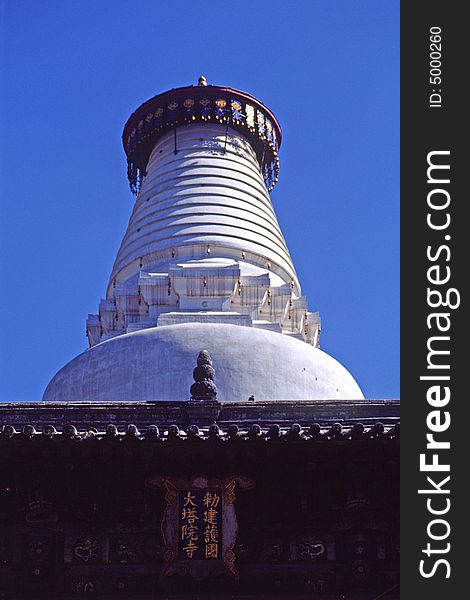 White pagoda in tayuansi lama temple is the landmark of wutaishan mountain