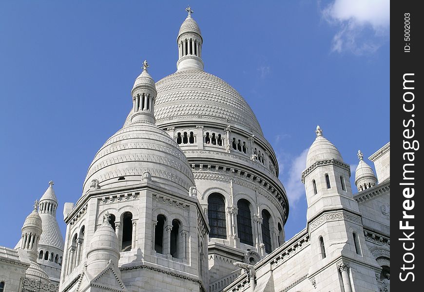 One of the most famus churchs in Paris. It is placed at the top of the hill of Montmartre. One of the most famus churchs in Paris. It is placed at the top of the hill of Montmartre.