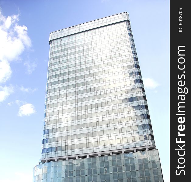 A brilliant office tower located in the heart of a banking and trading district.