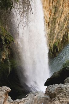 Cascade At Cave Royalty Free Stock Images Cascade At Cave Royalty Free Stock Images