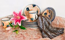 Clean Dishes And Lily Royalty Free Stock Photos Clean Dishes And Lily Royalty Free Stock Photos