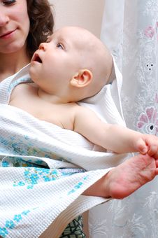Little Baby Seize Leg Into His Hand Stock Photography