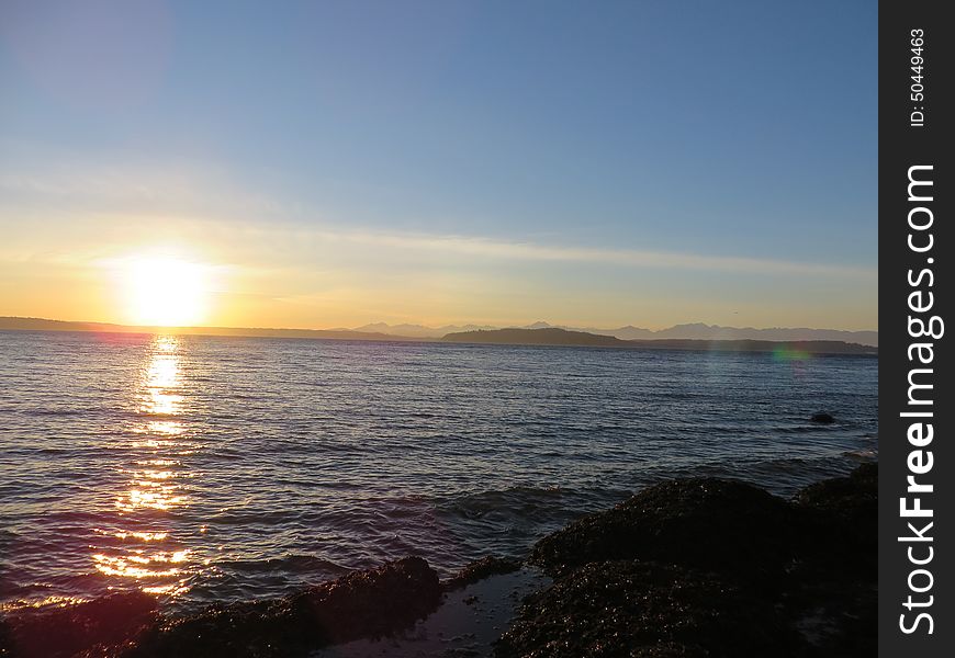 A great picture close to sunset time in seattle Washington. A great picture close to sunset time in seattle Washington.