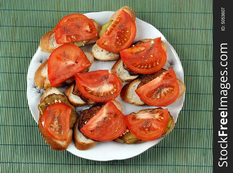Open sandwiches with the fried egg-plants, garlic and tomatoes