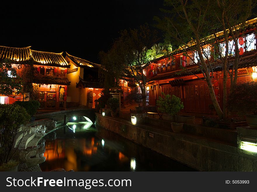 A silver river peacefully runs through the buildings of 700 years history in the city of Lijiang. Location: Lijiang, Yunnan Province, China. A silver river peacefully runs through the buildings of 700 years history in the city of Lijiang. Location: Lijiang, Yunnan Province, China