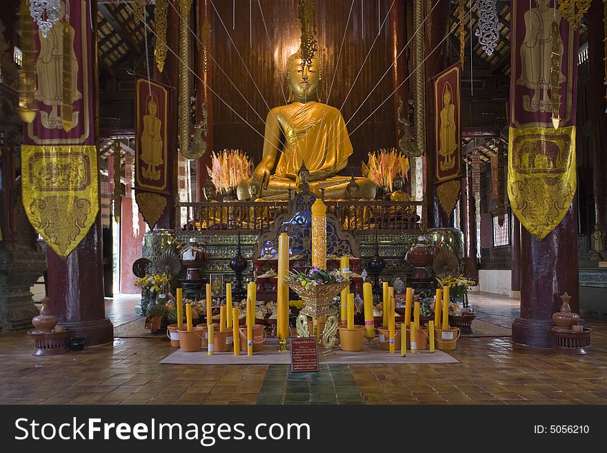 Wat Chedi Luang, indoor, temple in Thailand