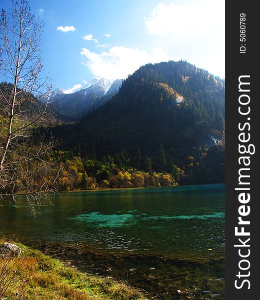 Lake in jiuzhaigou valley secnic