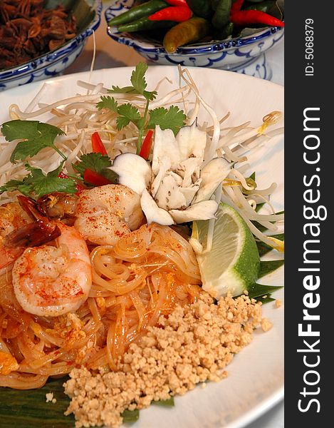 Asian shrimp with bean sprouts