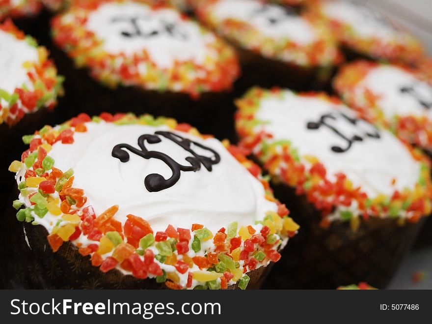 Many sweet beauty cakes on the table