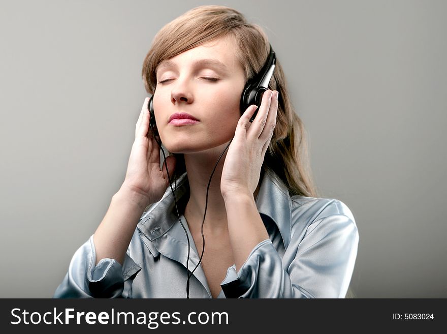A young woman listen music