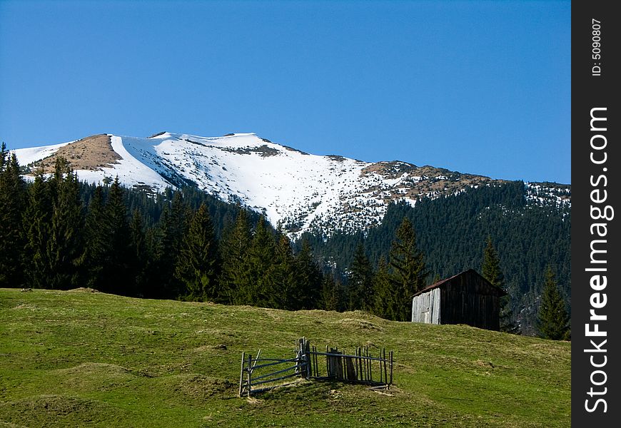 Shepherd house in Maramures mountains (Northern Carpathian). This house is on the way to Toroiaga summit (1930 m altitude). Shepherd house in Maramures mountains (Northern Carpathian). This house is on the way to Toroiaga summit (1930 m altitude)