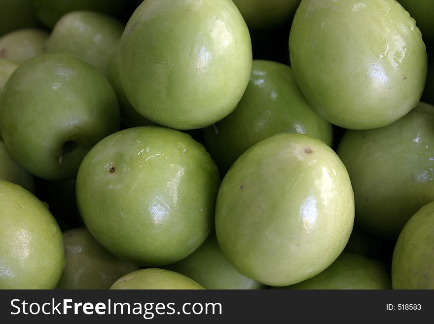 Bunch of juicy green apples