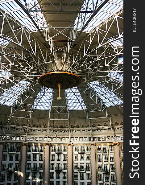 Remarkable free-spanning atrium in an American resort and spa. Remarkable free-spanning atrium in an American resort and spa