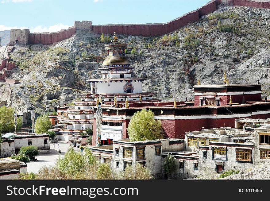 A Tibetan Lama Temple on a hill in Jiangzi,Shigatse,Tibet,china。. A Tibetan Lama Temple on a hill in Jiangzi,Shigatse,Tibet,china。