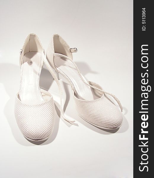 Isolated wedding shoes on white, białe buty ślubne, błyszczące, pantofelki. Isolated wedding shoes on white, białe buty ślubne, błyszczące, pantofelki