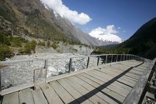 Wooden Footbridge On The Annapurna Royalty Free Stock Images Wooden Footbridge On The Annapurna Royalty Free Stock Images
