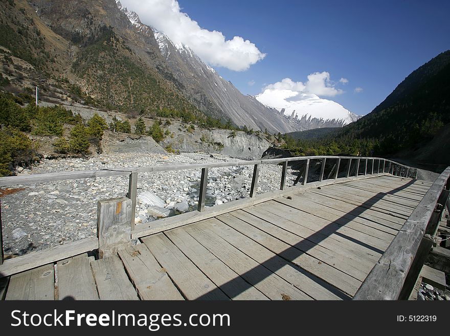 Wooden footbridge on the annapurna