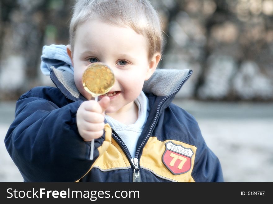 A sweet little boy with a lolli