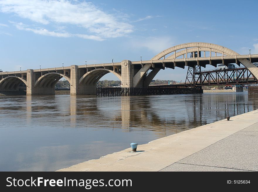 A picture of St. Paul bridge stretching across Mississippi river. A picture of St. Paul bridge stretching across Mississippi river