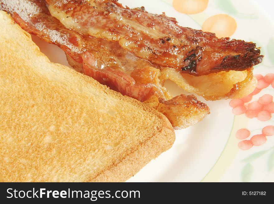 Crispy Streaked Bacon with Toast Bread