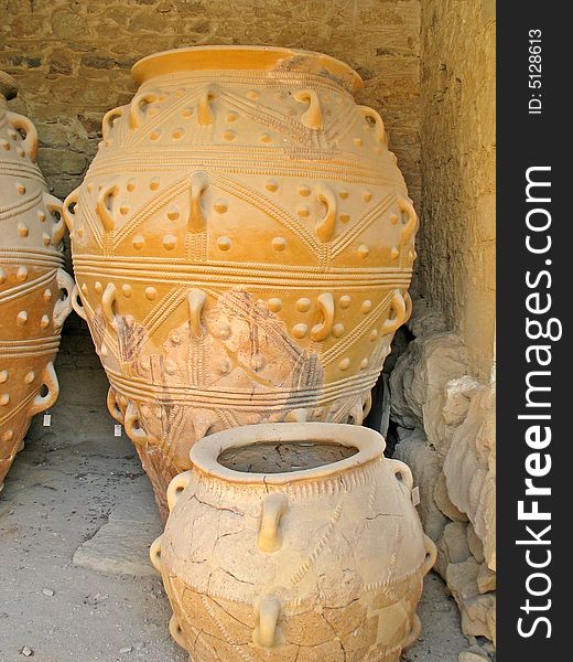 Ancient restored vases in famouse Knossos palace, Crete. Ancient restored vases in famouse Knossos palace, Crete