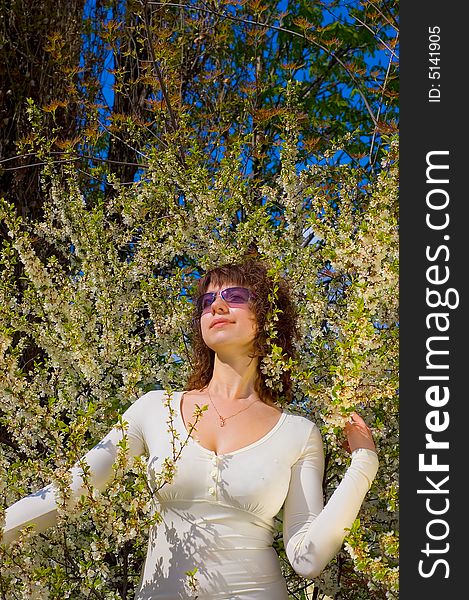 Portrait lady in sun glasses at tree