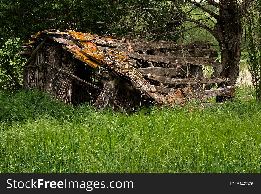 Abandoned house in the grass, umbria