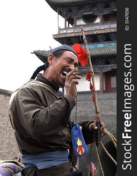 In Chinese Pingyao of ancient city, a peddler doing business outside has made money, ride a donkey, moan the ditty, walks to the family very cheerfully. Such dressing is still the dressing in Qing Dynasty before over one hundred years,there is no such a pedlar today, just the performer's professional performance, in order to attract tourists. In Chinese Pingyao of ancient city, a peddler doing business outside has made money, ride a donkey, moan the ditty, walks to the family very cheerfully. Such dressing is still the dressing in Qing Dynasty before over one hundred years,there is no such a pedlar today, just the performer's professional performance, in order to attract tourists.